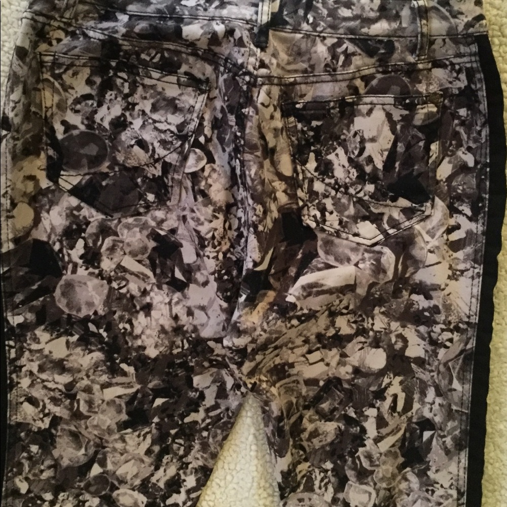 Decorative Pants With Black Vertical Stripes - Picture 6 of 8